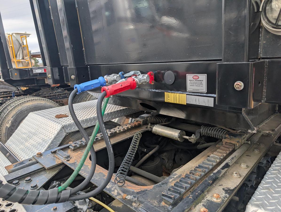 Used 2016 CATERPILLAR CT660S