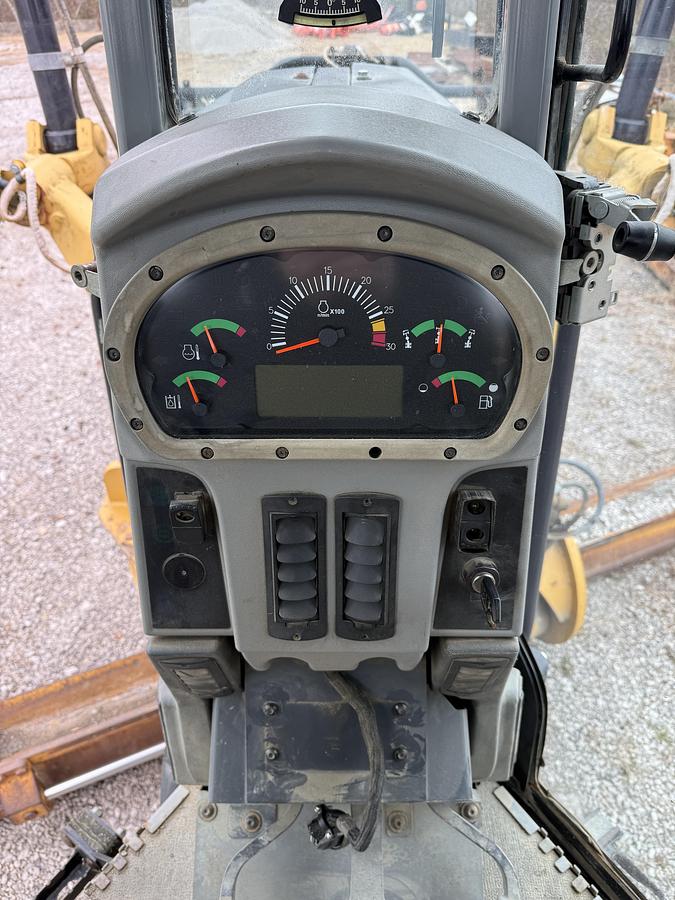 Used 2008 CATERPILLAR 140M VHP