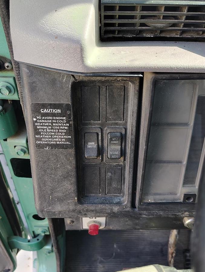 Used 2000 INTERNATIONAL 4700 DT466E