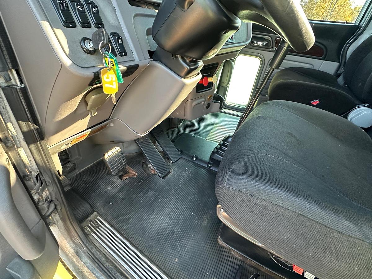 Used 2013 PETERBILT 384