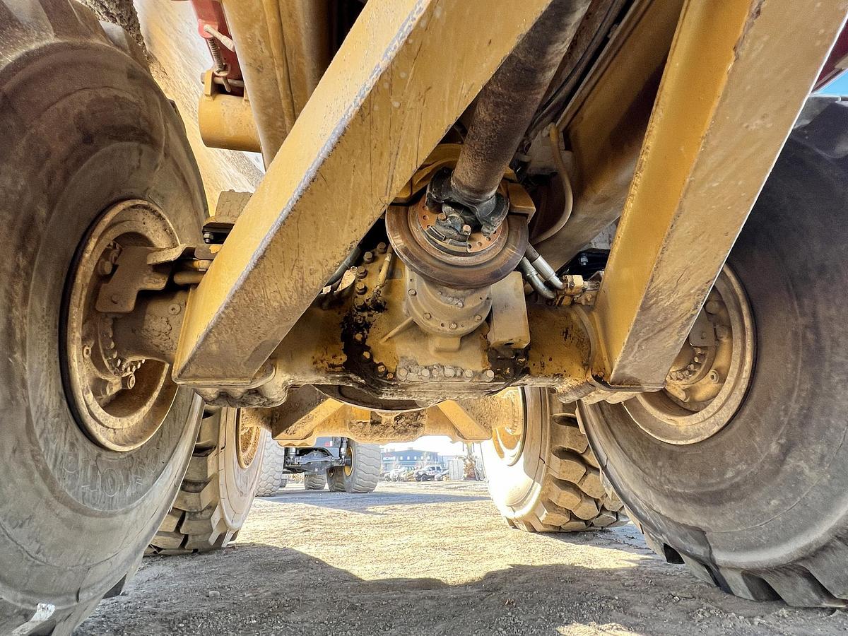 Used 2015 CATERPILLAR 740B