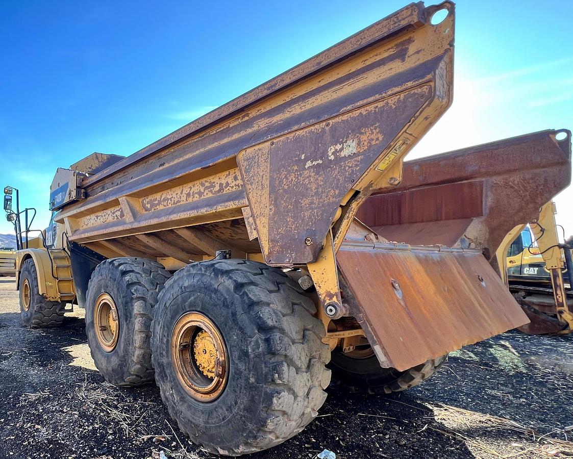 Used 2011 CATERPILLAR 740B Ej