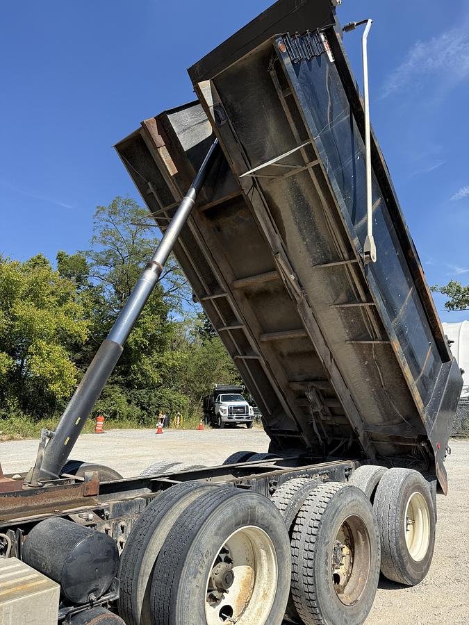 Used 2016 VOLVO VHDNC64RN