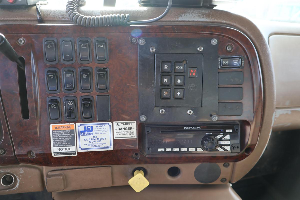 Used 2007 MACK Granite CV713