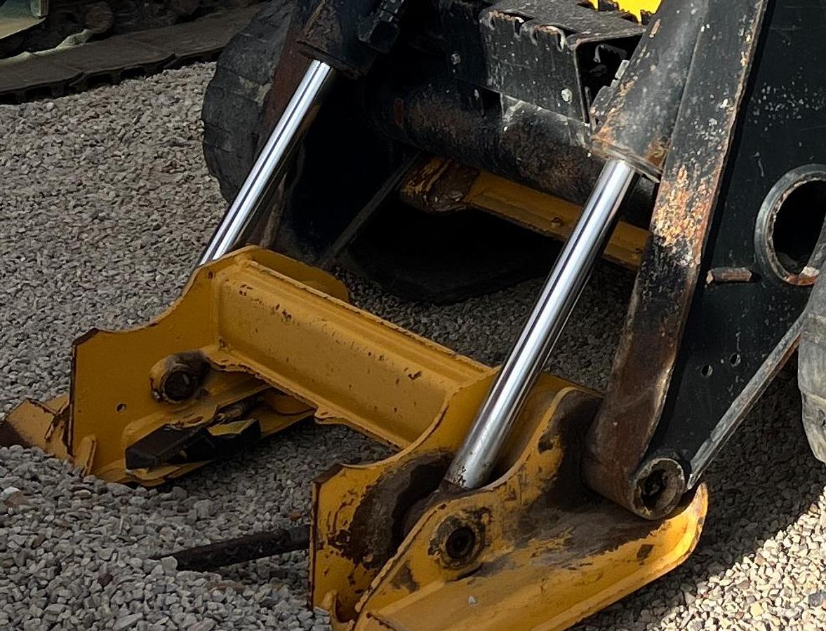 Used 2014 JOHN DEERE 329E