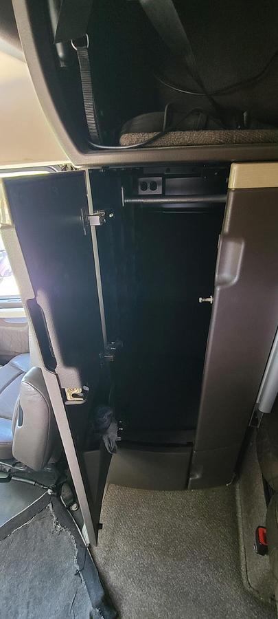 Used 2015 VOLVO VNL64T780