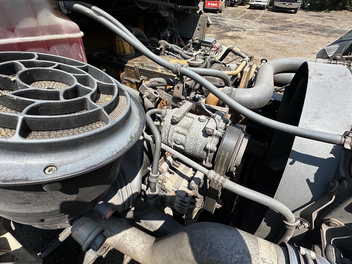 Used 2004 FREIGHTLINER M2 Attenuator Truck