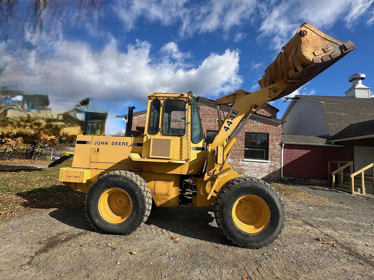 Used 1994 DEERE 444E