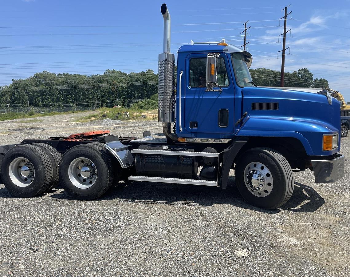 Used 2006 MACK CL733