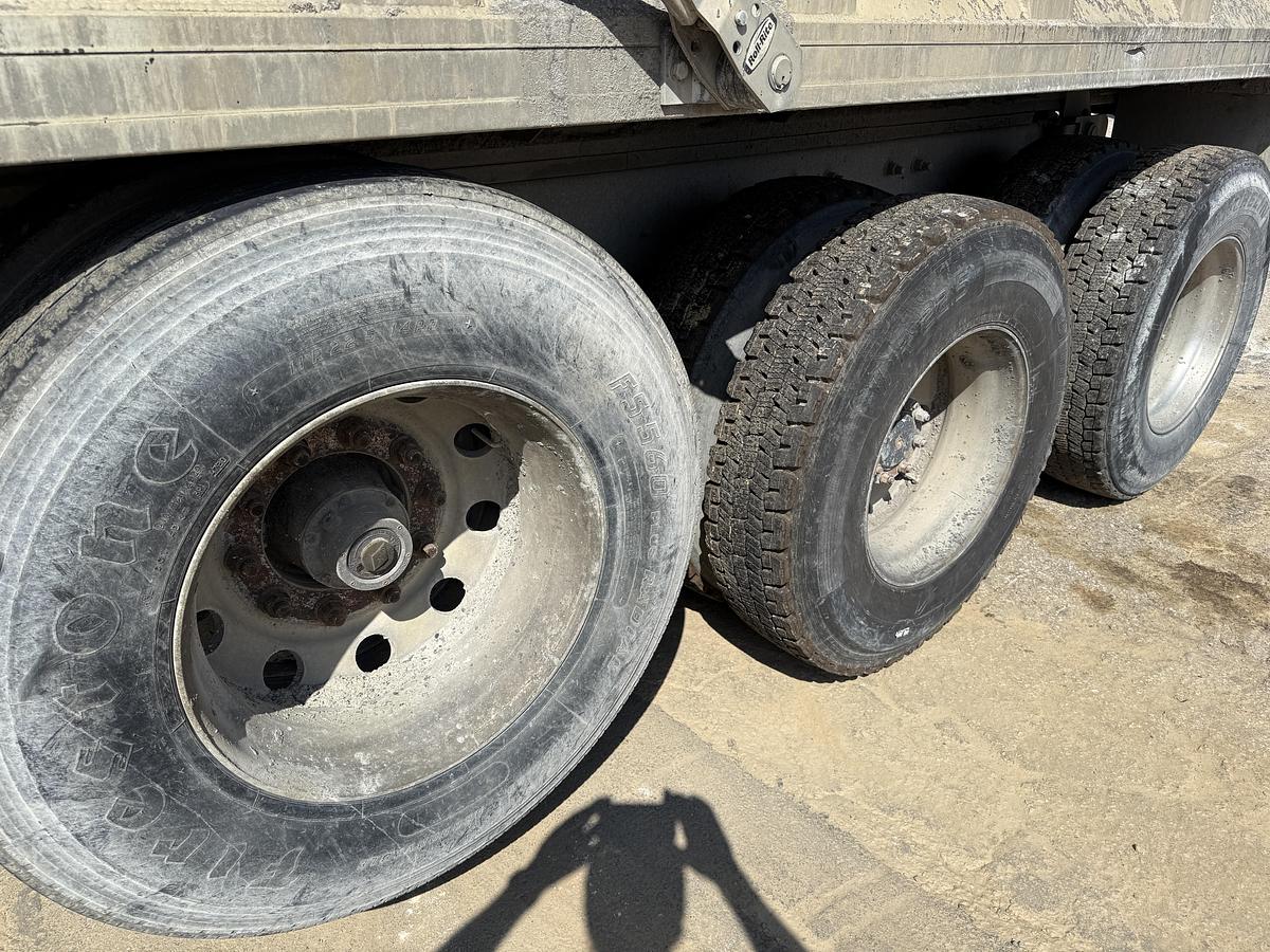 Used 2005 MACK CV713