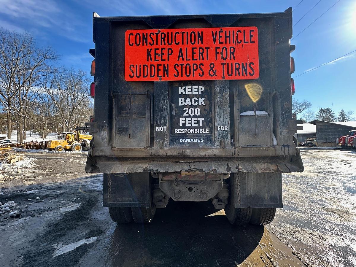 Used 2005 MACK CV713