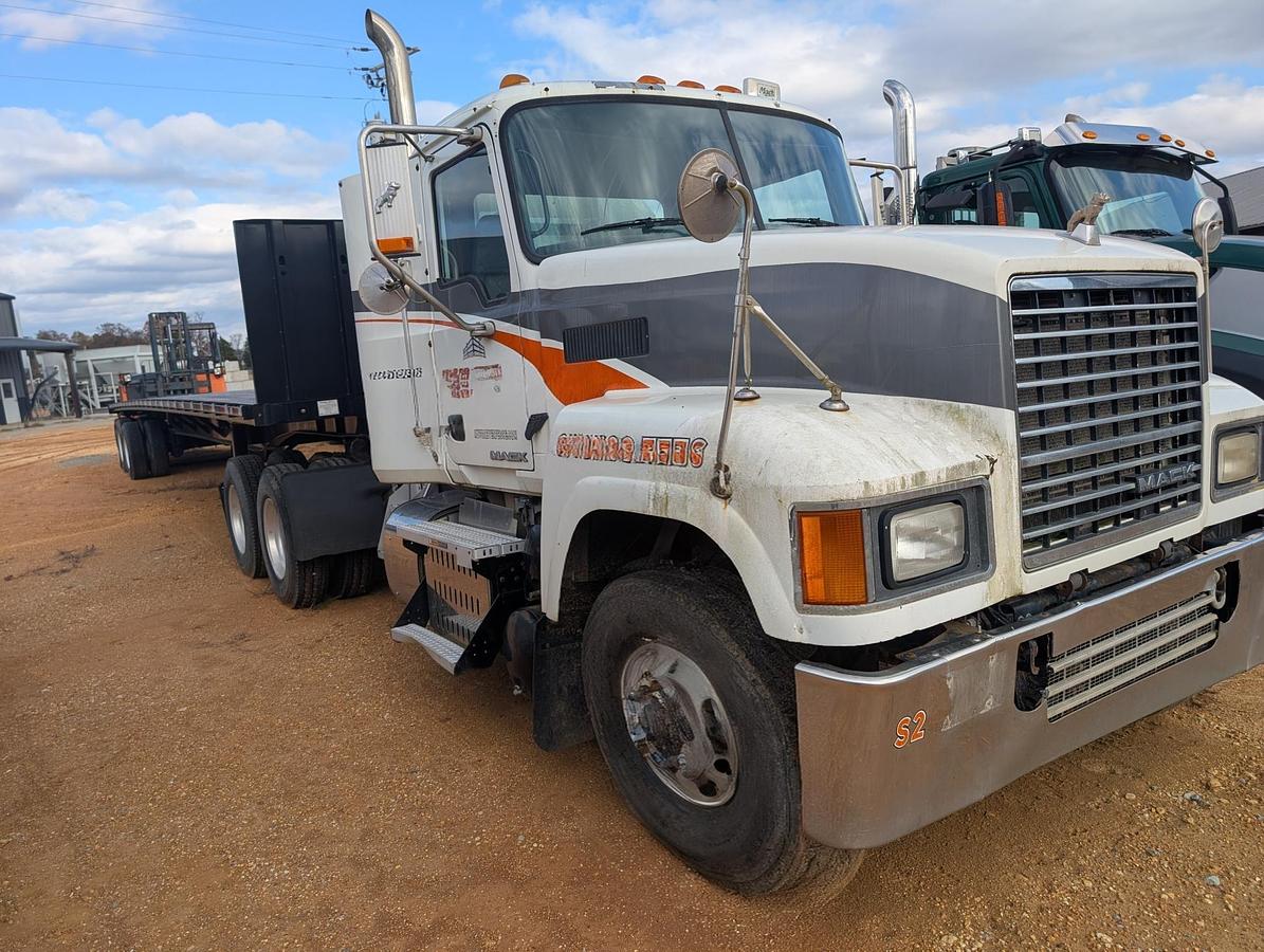 Used 2013 MACK CHU613