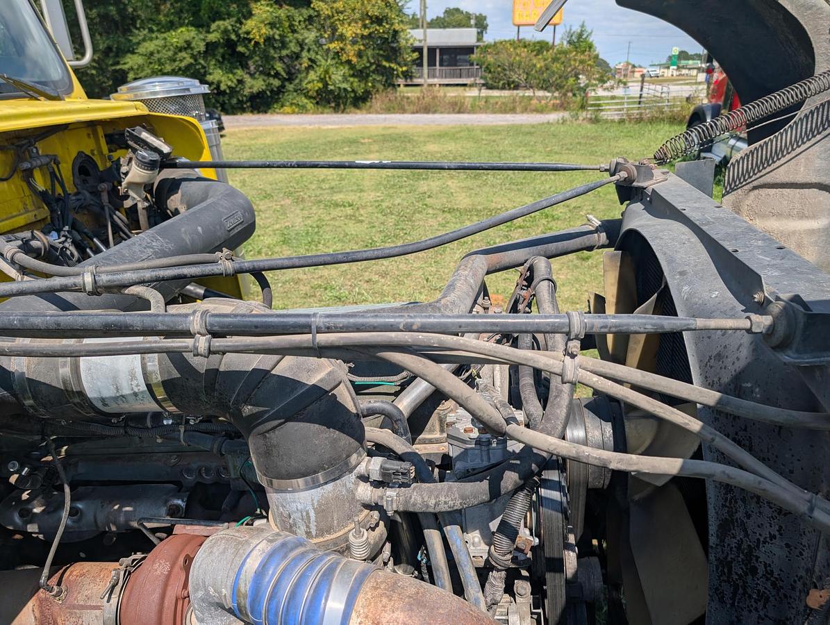 Used 2004 WESTERN STAR 4900