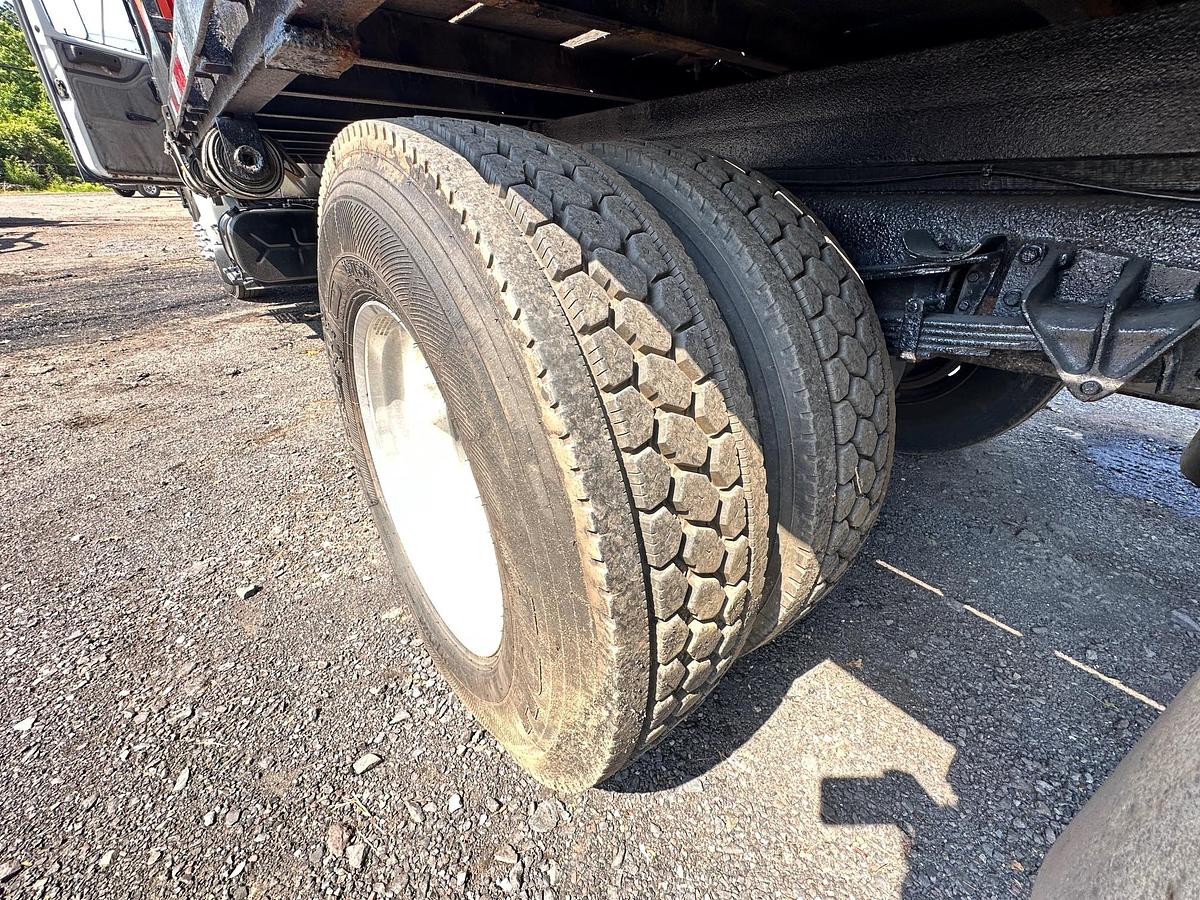 Used 2001 INTERNATIONAL 4900 Attenuator Truck