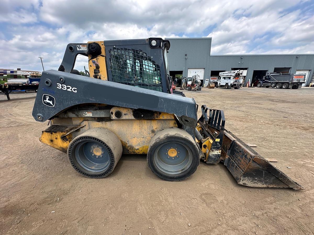 Used 2017 DEERE 332G
