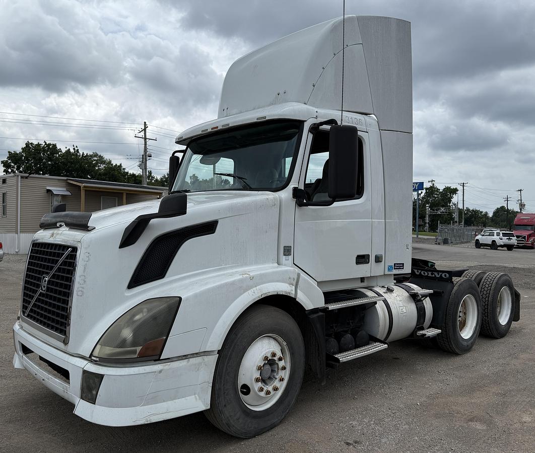 Used 2010 VOLVO VNL64TN