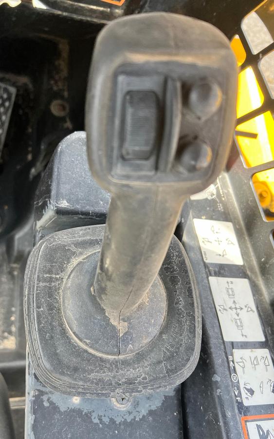 Used 2014 JOHN DEERE 329E