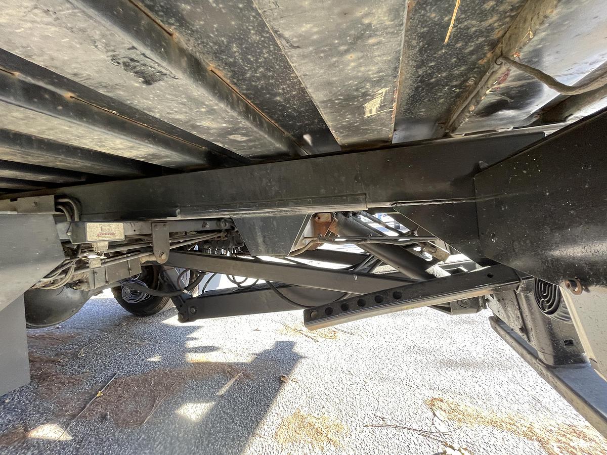 Used 2005 FREIGHTLINER FL70