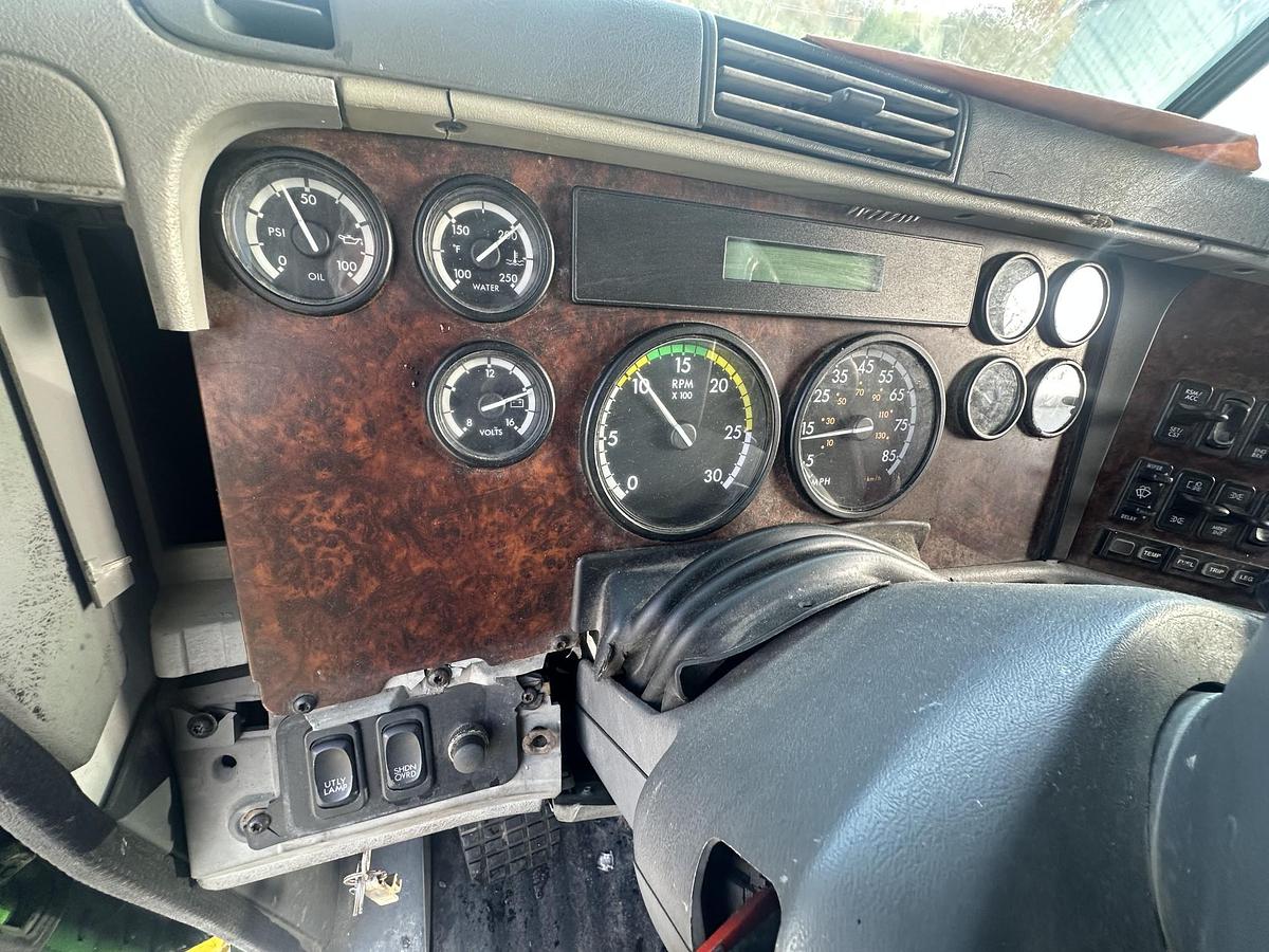 Used 2006 FREIGHTLINER Cascadia