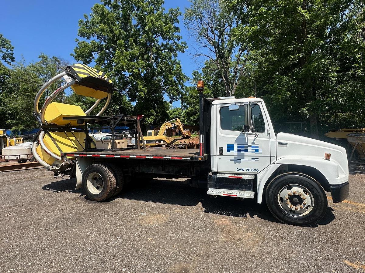 Used 2003 FREIGHTLINER FL70