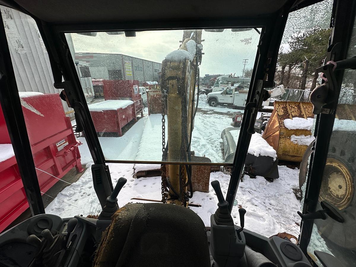 Used 2004 CATERPILLAR 420D IT