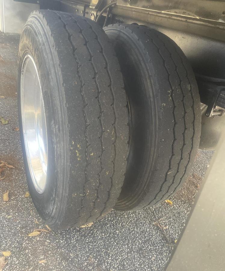 Used 2005 FREIGHTLINER FL70