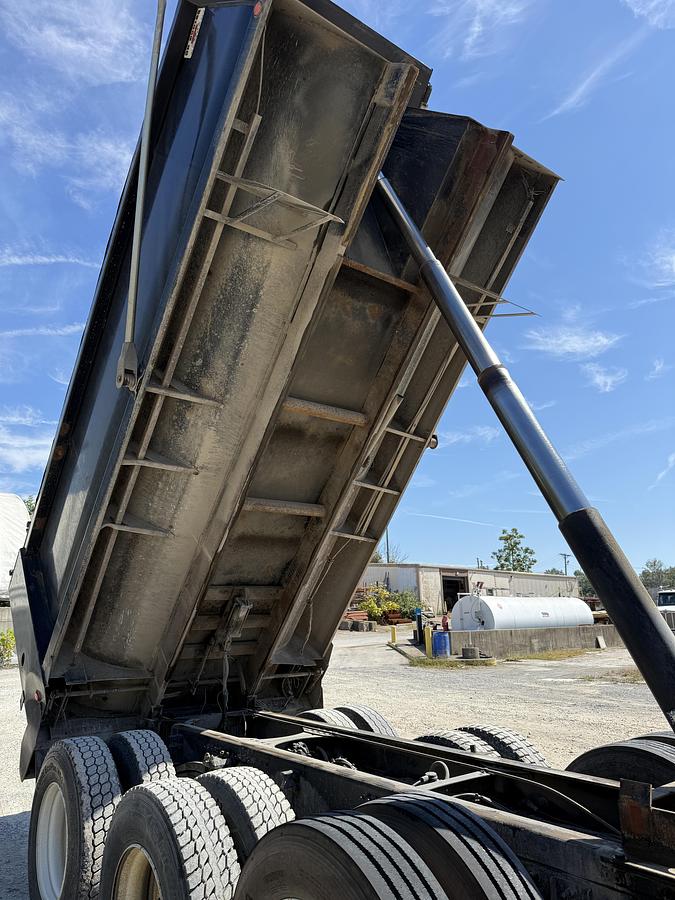 Used 2016 VOLVO VHDNC64RN