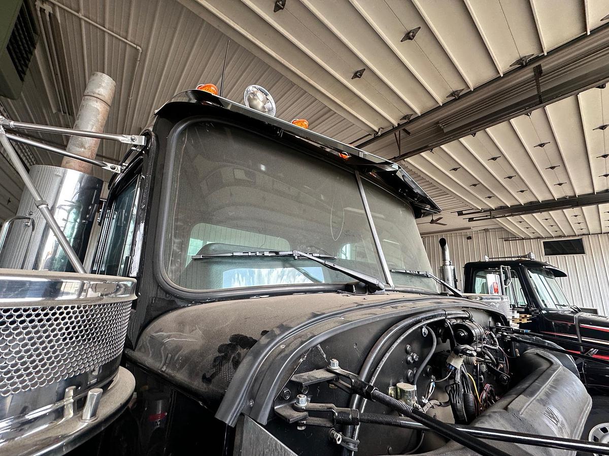 Used 1997 AUTOCAR DK6 Tilt Nose