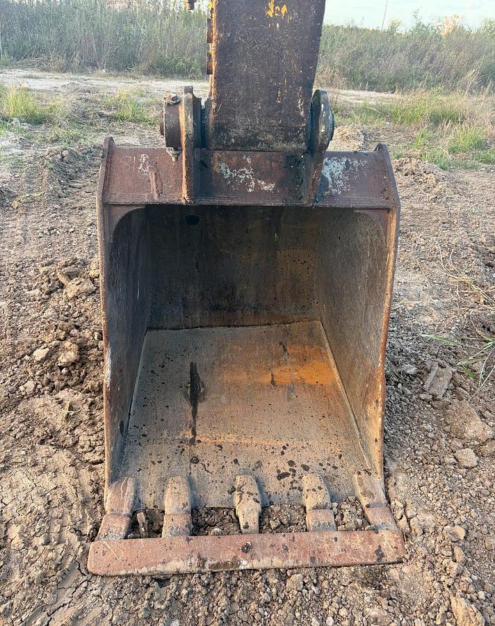 Used 2005 KOMATSU PC-228 LC