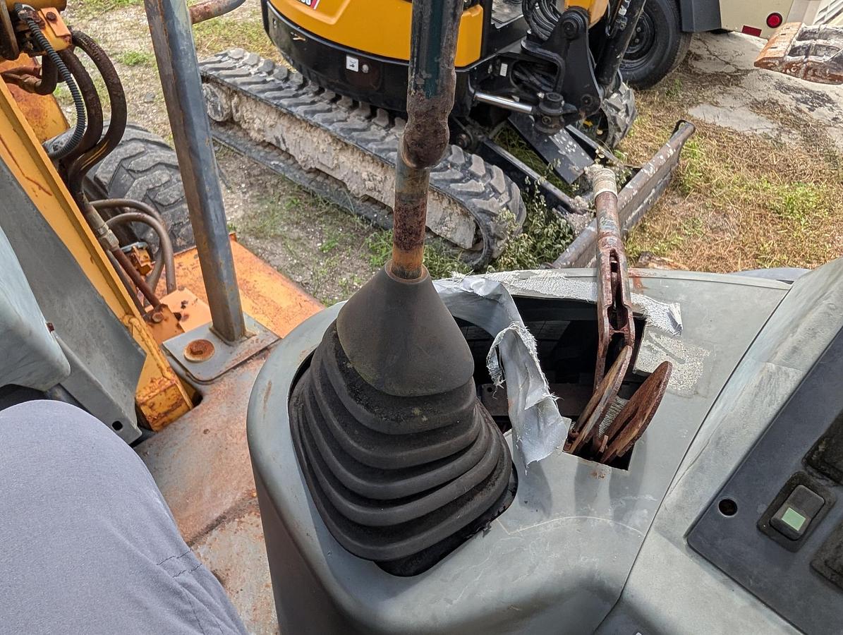 Used 1995 CASE 570LXT