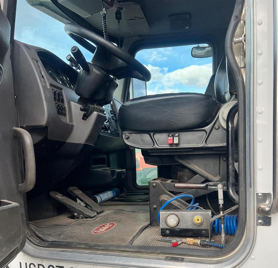 Used 2016 PETERBILT 348