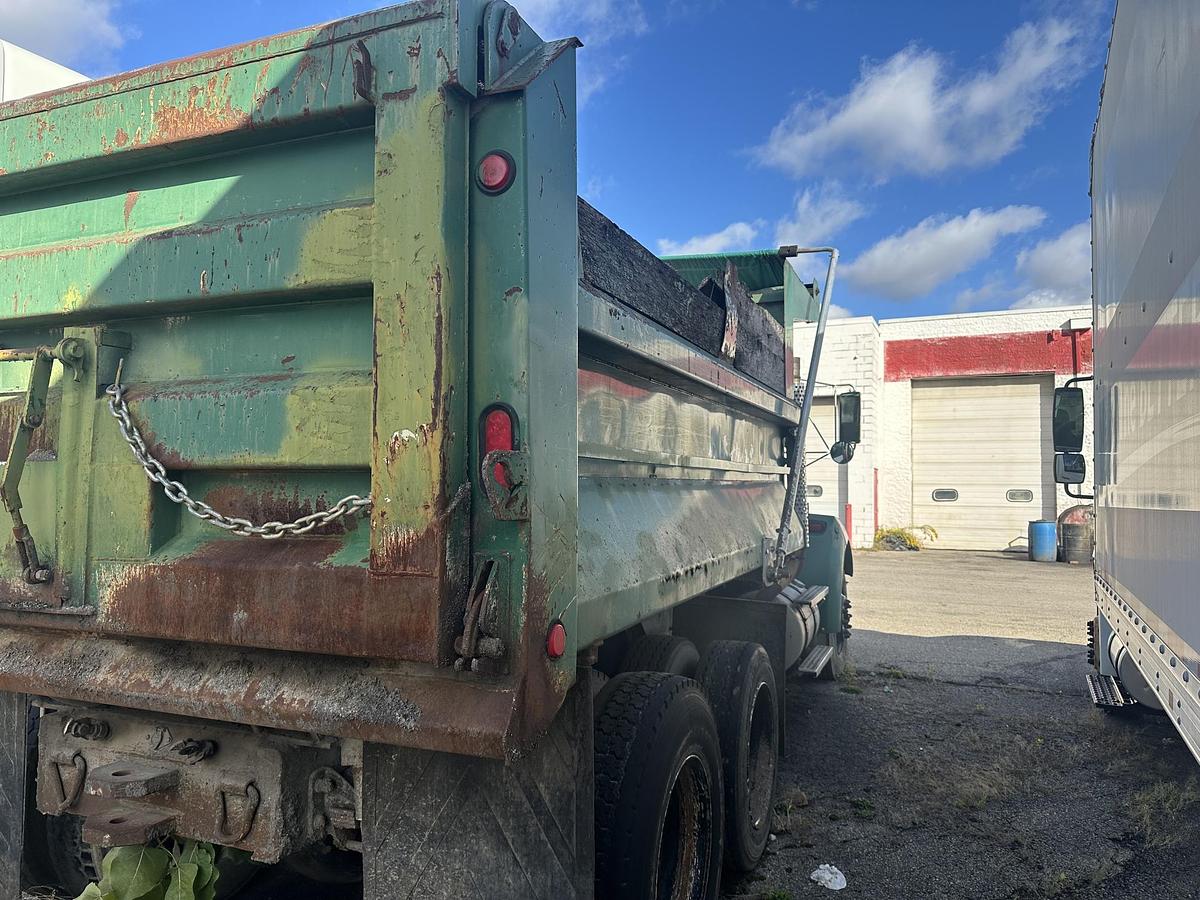 Used 2004 KENWORTH T300