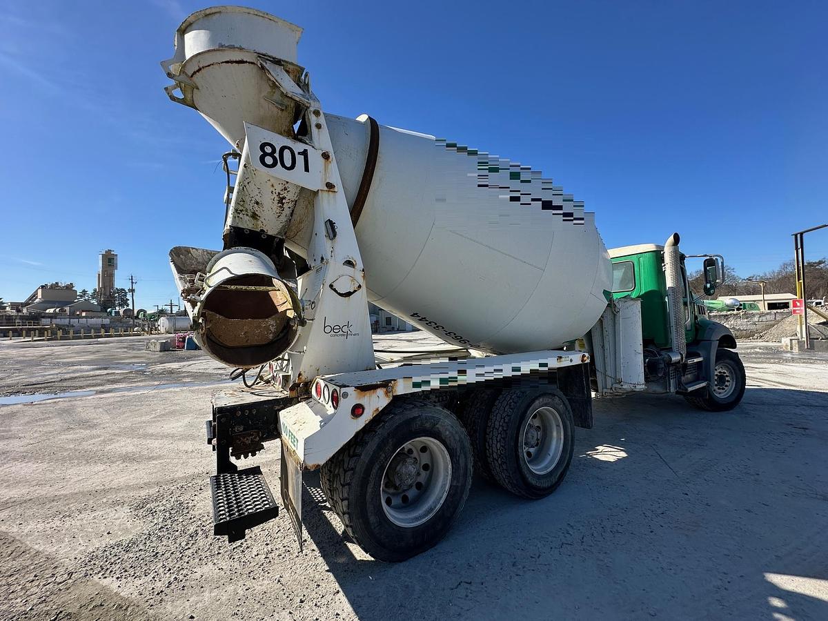 Used 2019 MACK GR64B