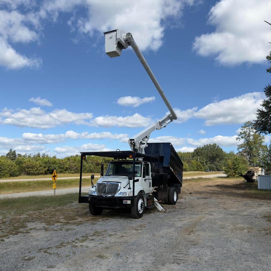 Used 2011 INTERNATIONAL 4300 Chipper Dump