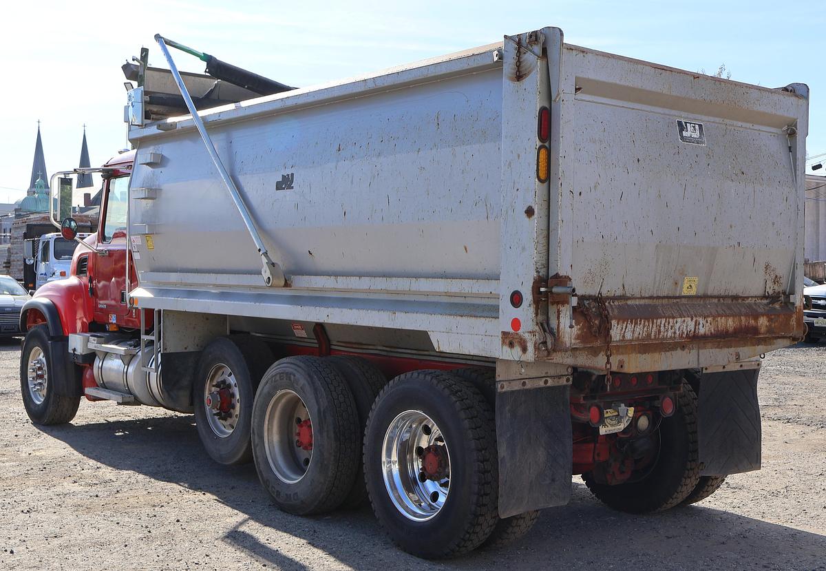 Used 2007 MACK Granite CV713