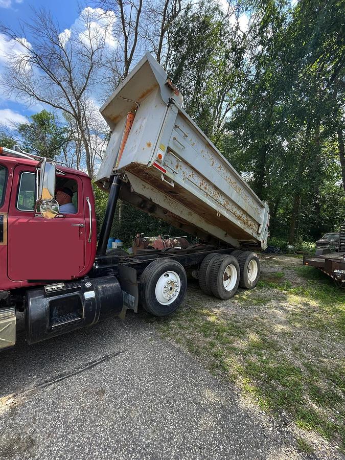 Used 1995 MACK RD688S