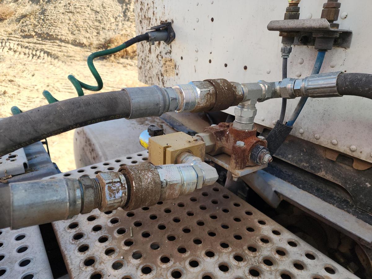 Used 1998 INTERNATIONAL 9100 6x4 Day Cab