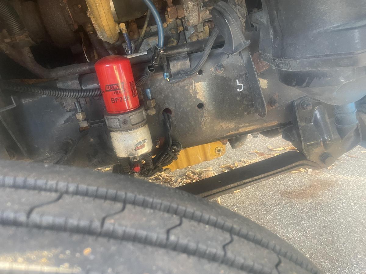 Used 2005 FREIGHTLINER FL70