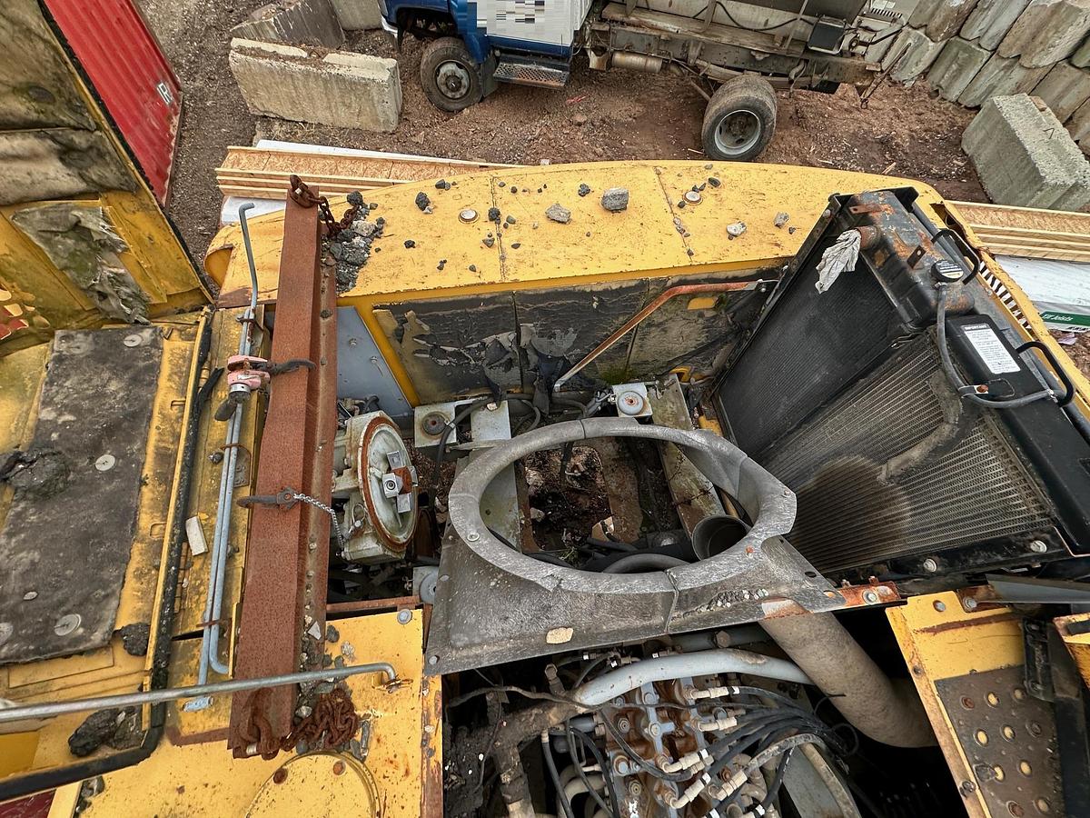 Used 2005 DEERE 330C LC