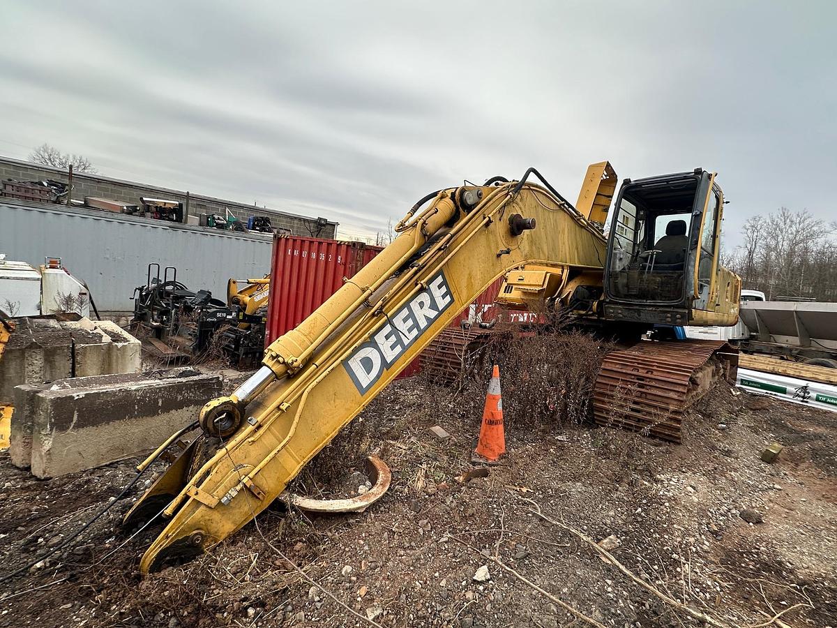 Used 2005 DEERE 330C LC