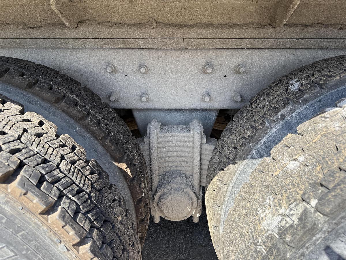 Used 2005 MACK CV713