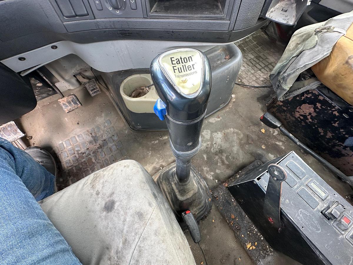Used 2004 VOLVO Rear Discharge Mixer