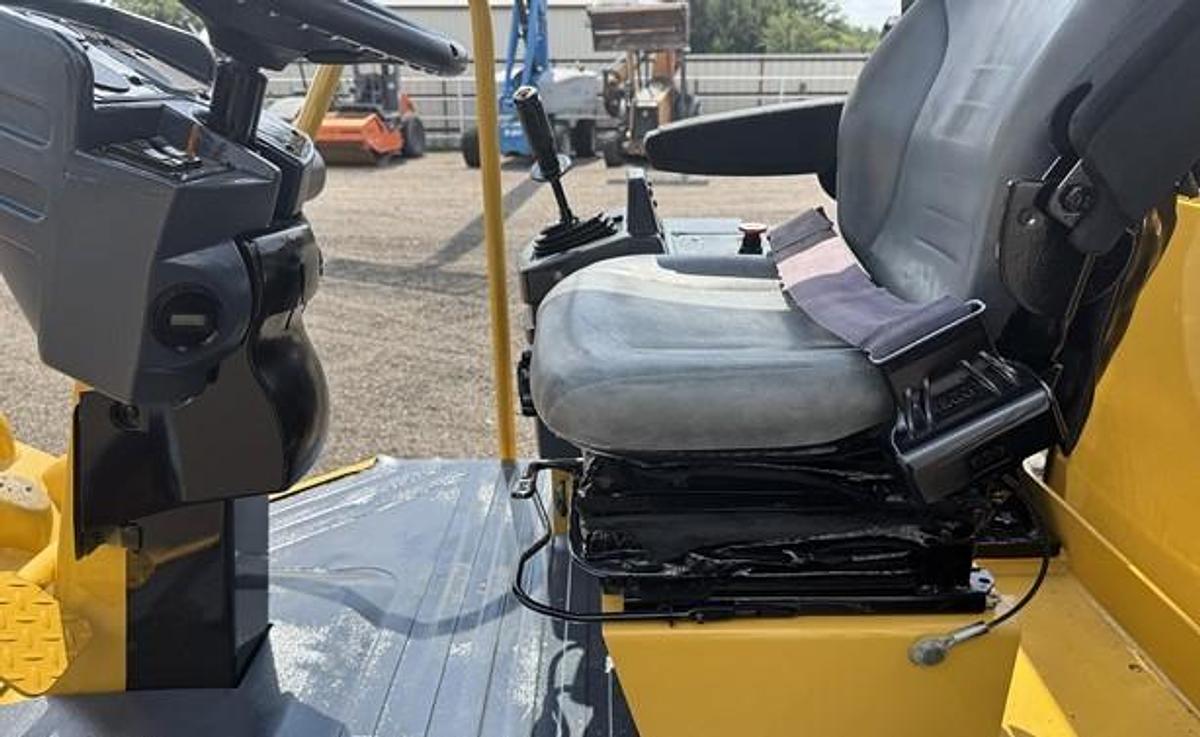 Used 2004 CATERPILLAR CP-563E