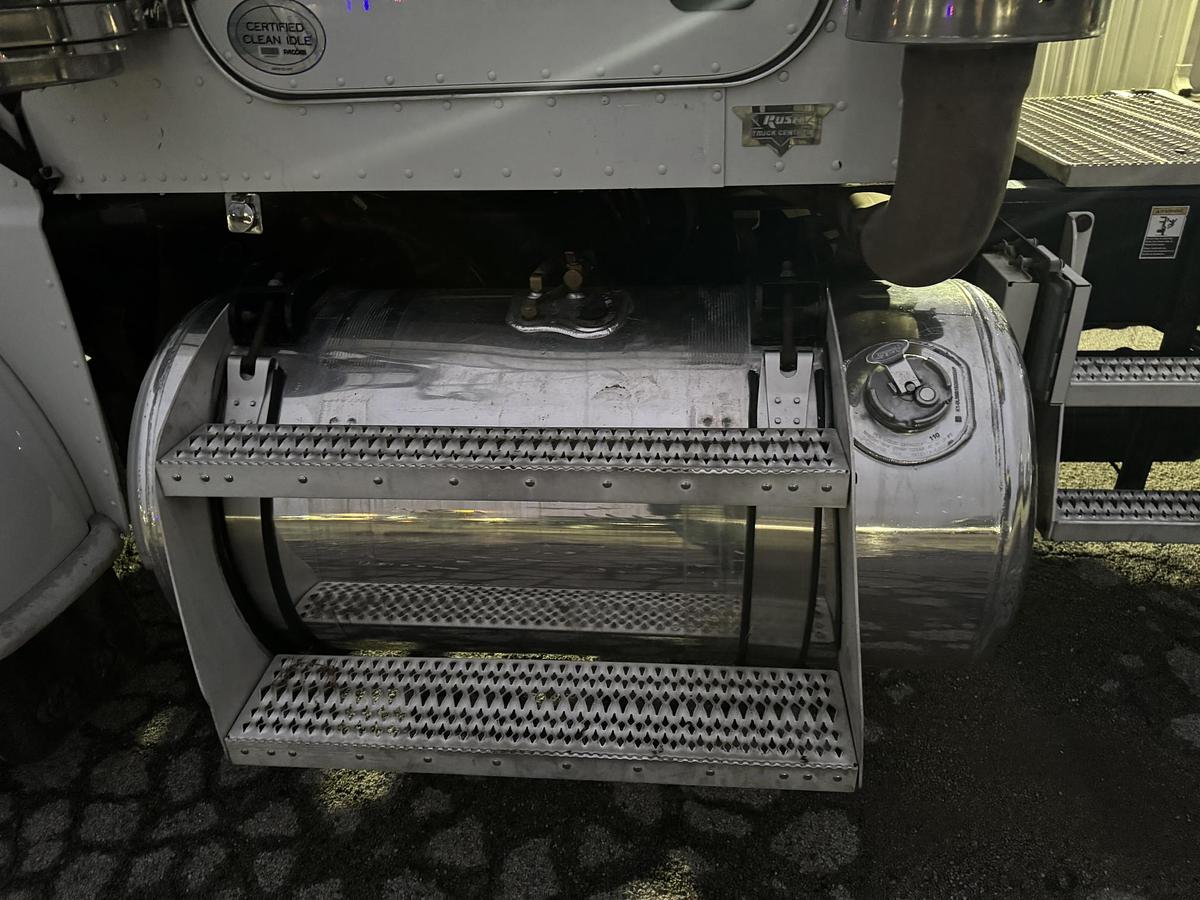 Used 2013 PETERBILT 388