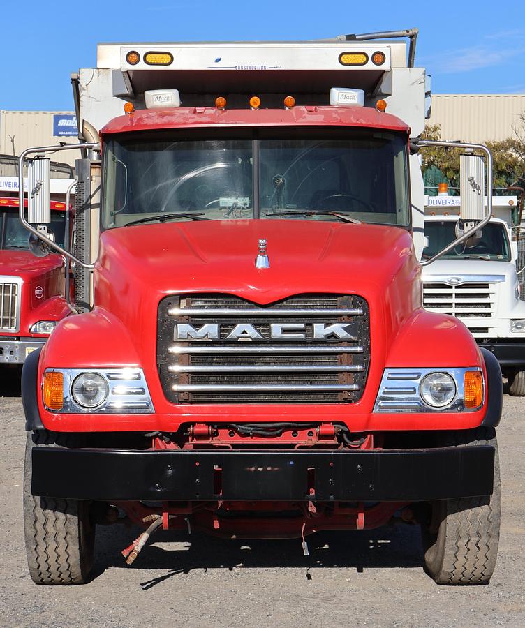 Used 2007 MACK Granite CV713