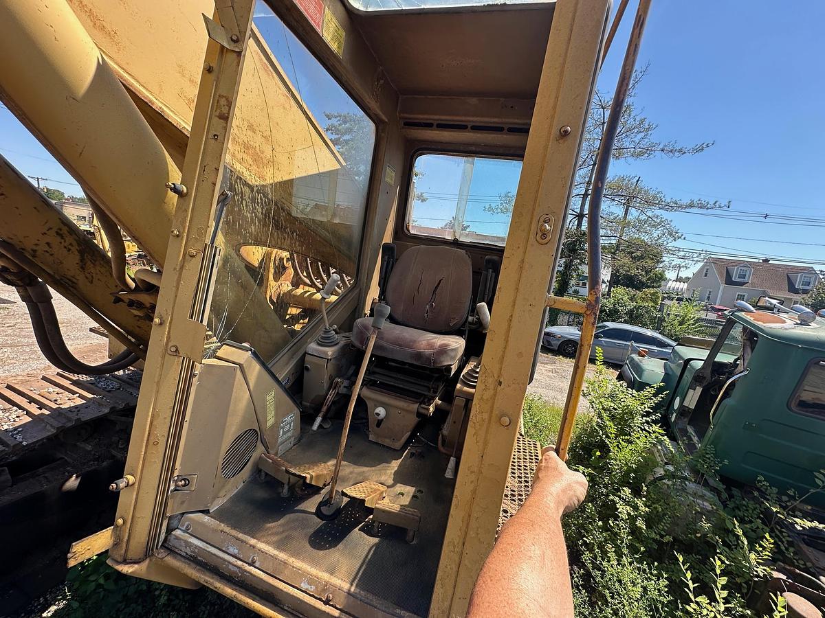 Used 1983 CATERPILLAR 245