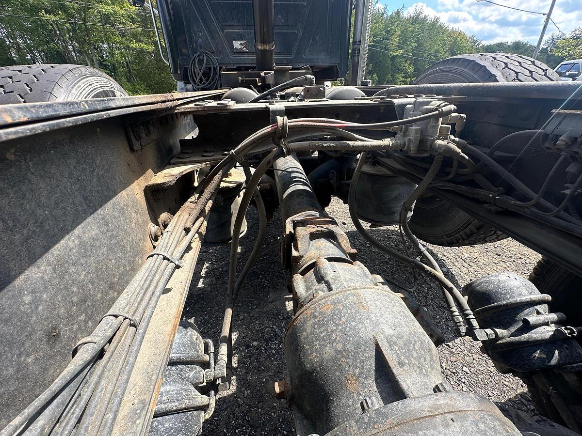 Used 2012 MACK Granite GU713