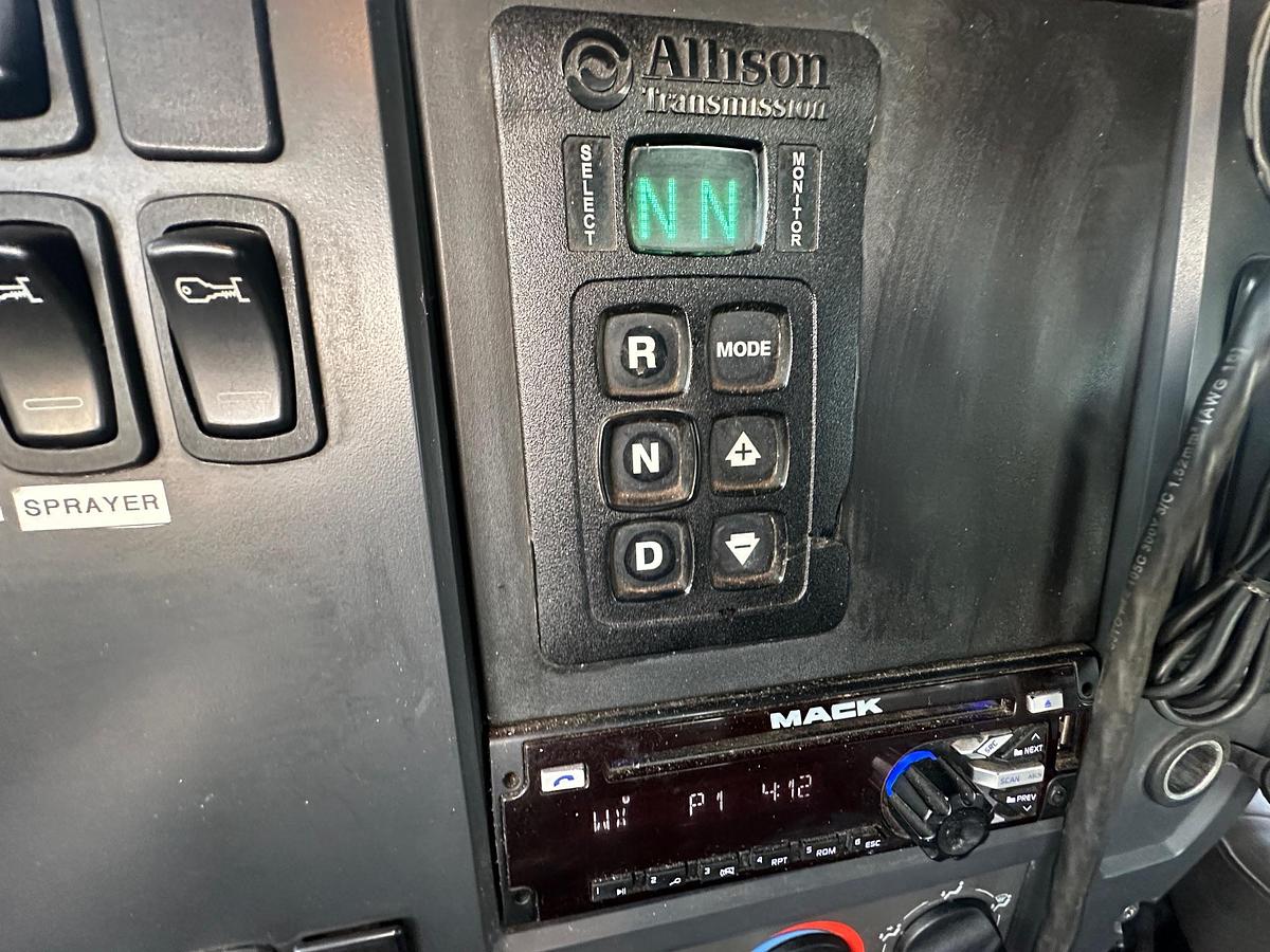 Used 2017 MACK Granite GU713