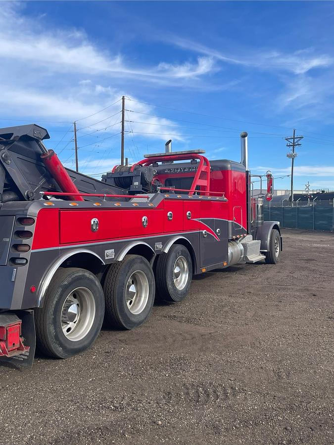 Used 2012 PETERBILT 389
