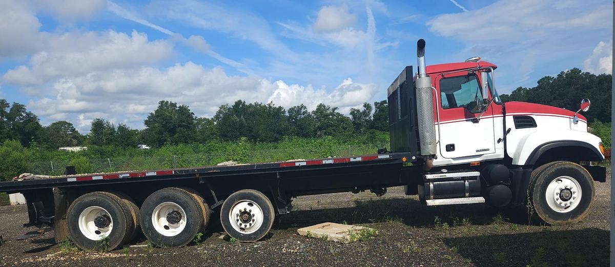 Used 2005 MACK  Granite CV713